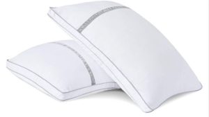 almohadas blancas con orillo gris