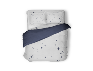 sabanas de estrellas y azul marino en la cama