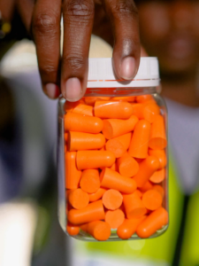 frasco de pastillas color naranja